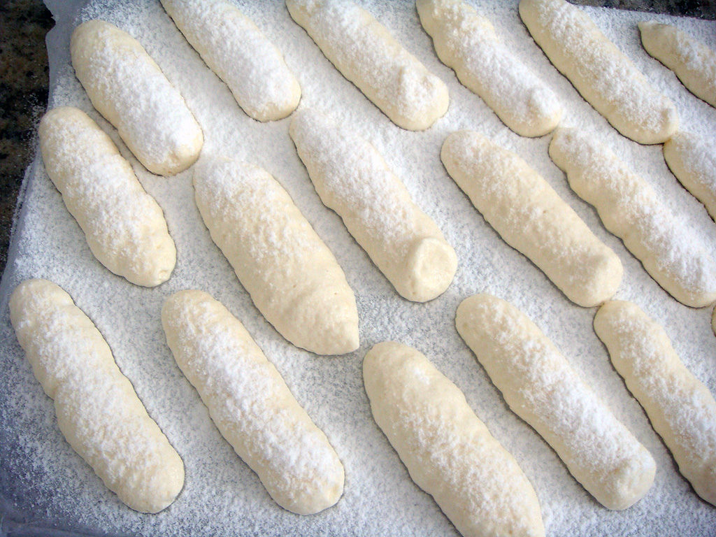 preparação dos biscoitos champagnes