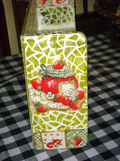 PORTA TOALHAS COM DECOUPAGE