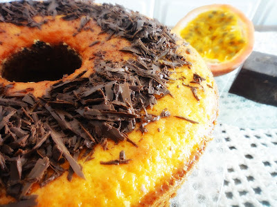 BOLO DE MARACUJÁ COM CHOCOLATE MARMORIZADO