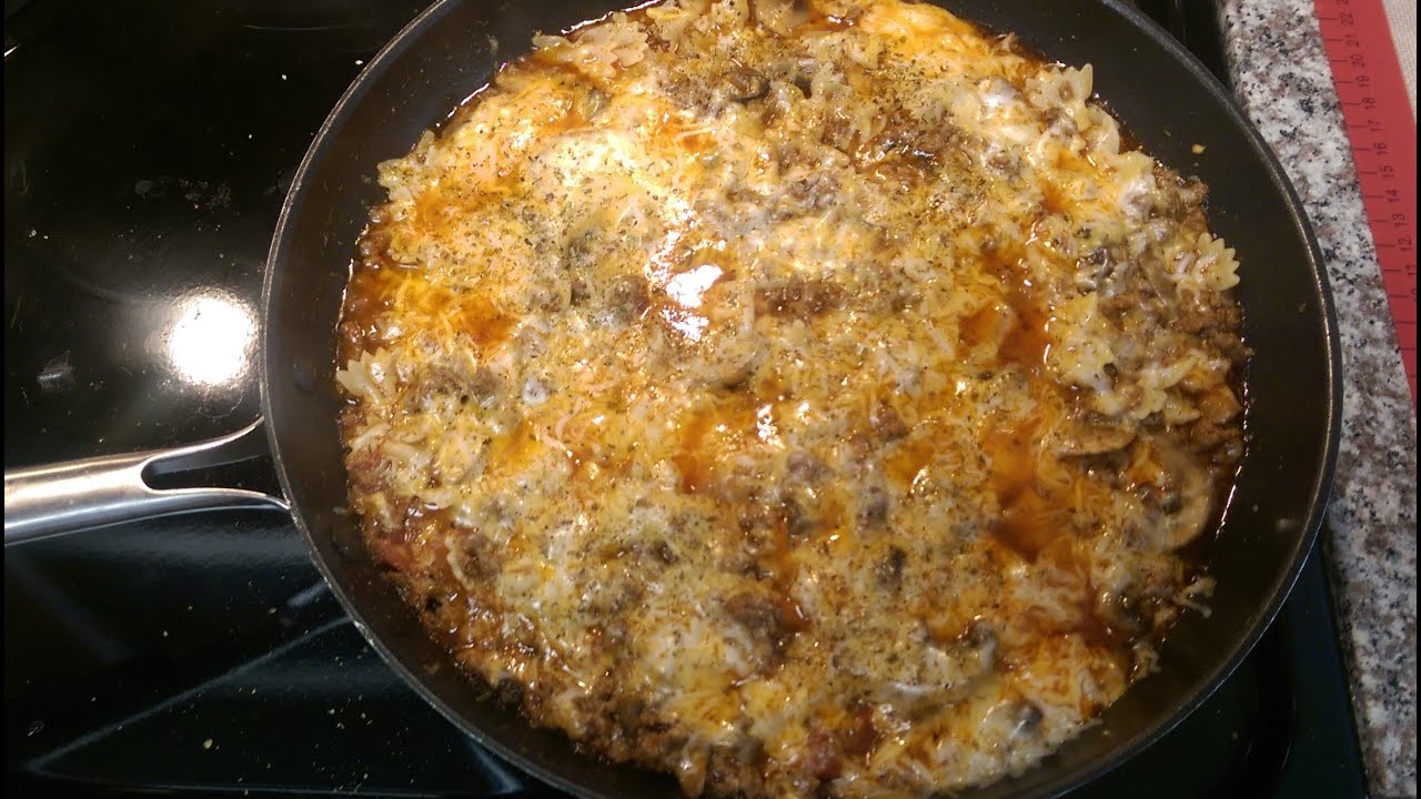 Macarrão Rápido com Carne Moída, Cogumelos e Queijo Cremoso