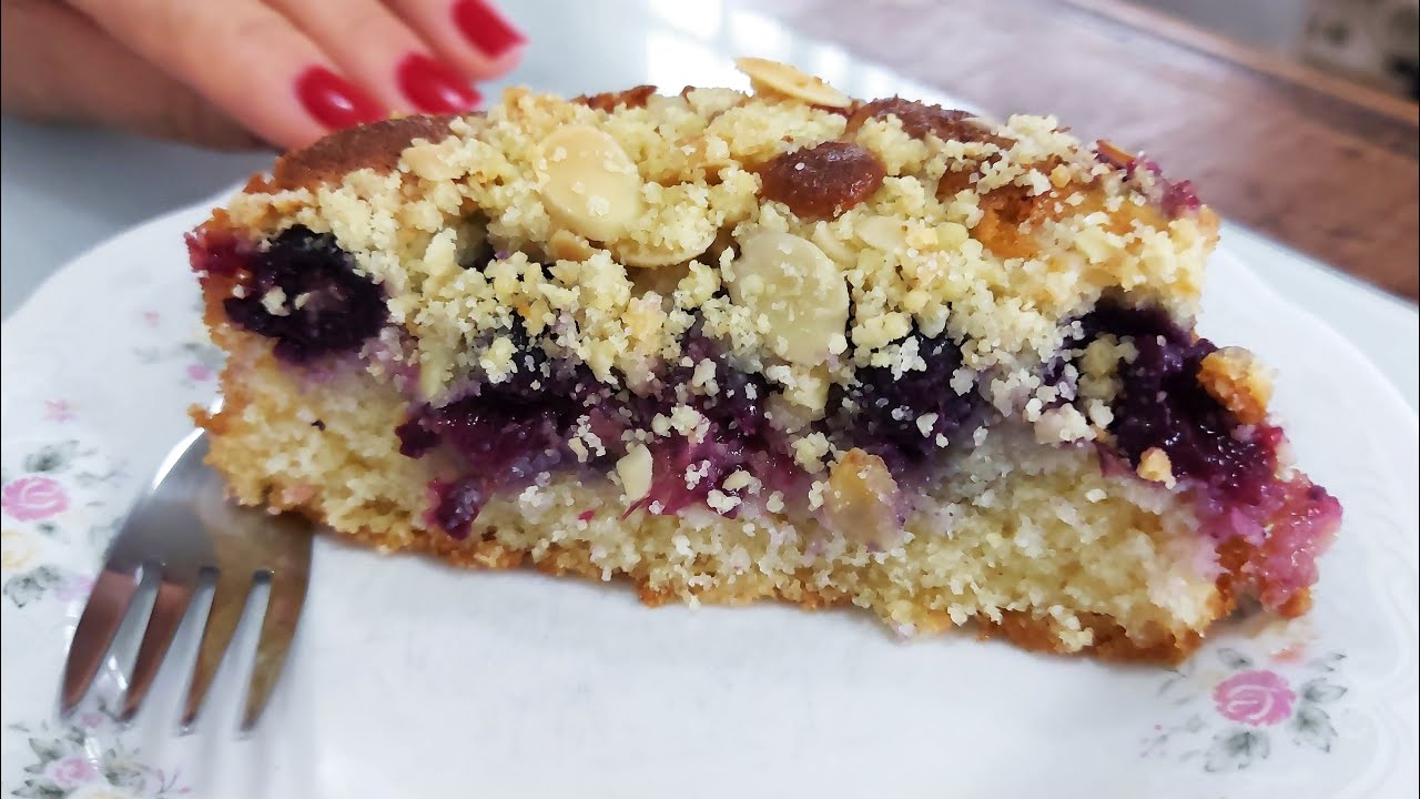 Você nunca comeu uma igual 👉 Torta de Uvas Pretas com Farofa de Amendoas! Prova!