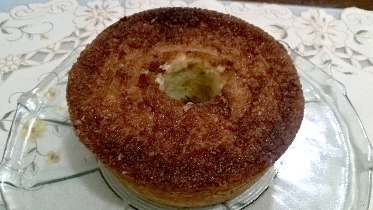 Bolo de Mandioca com Coco e Queijo Ralado