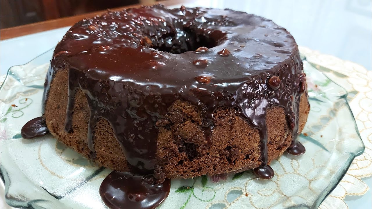 Bolo de Chocolate com Café e Iogurte Coberto com Ganache