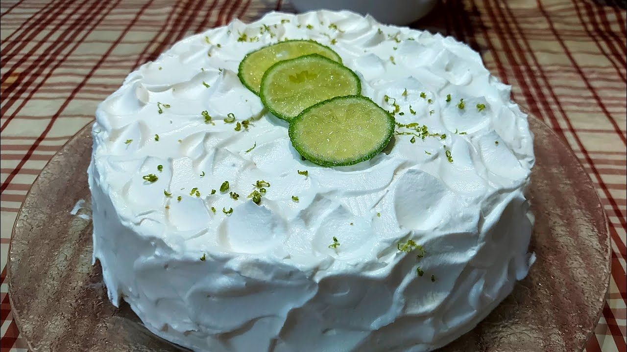 Torta de Limão com Biscoito Maria e Chantilly