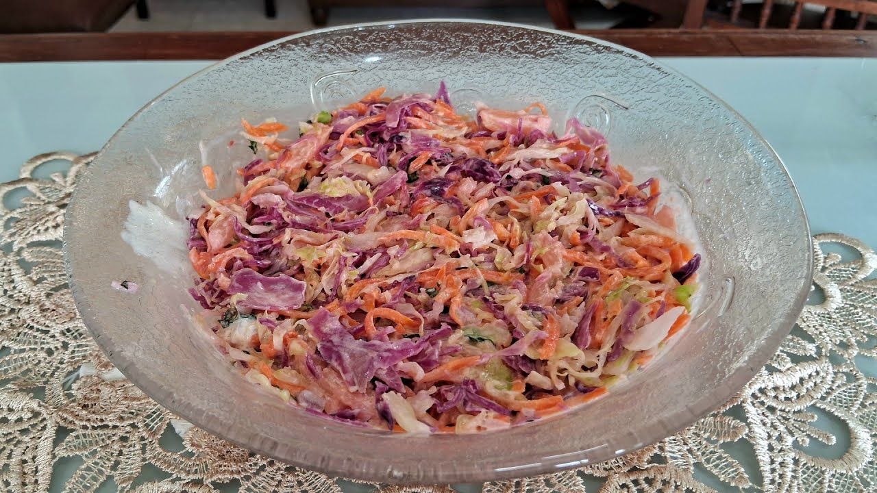 Salada de Repolho com Abacaxi e Hortelã