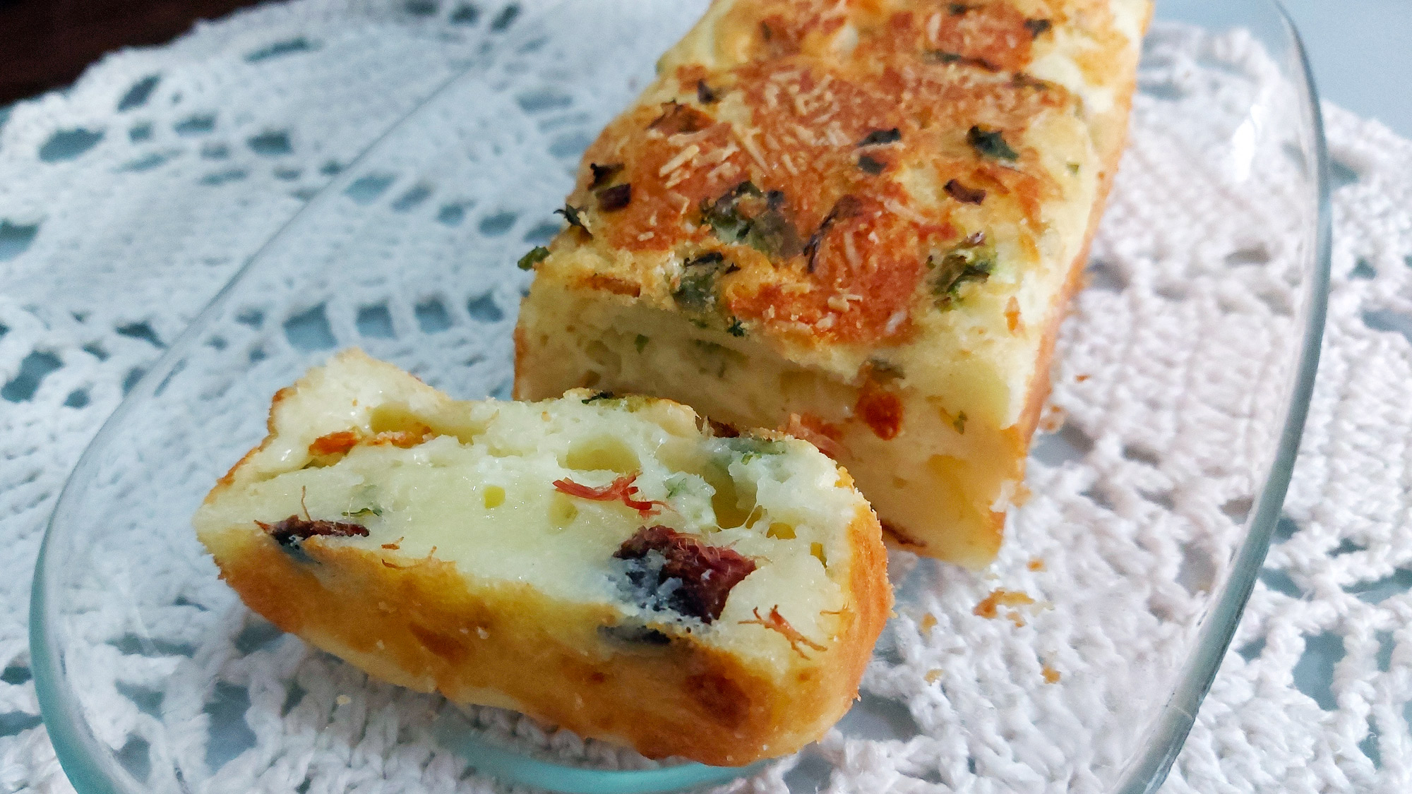 pão de tapioca com bacon e queijo