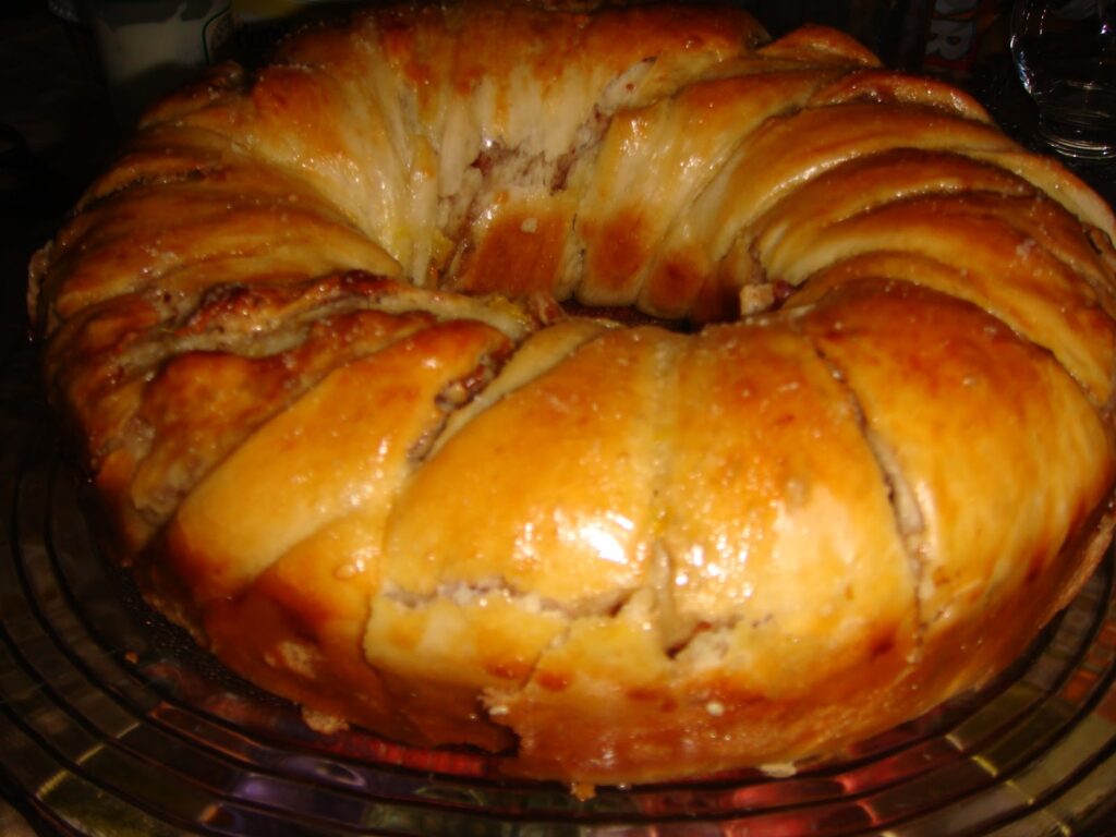 Rosca de Nozes com calda de laranja