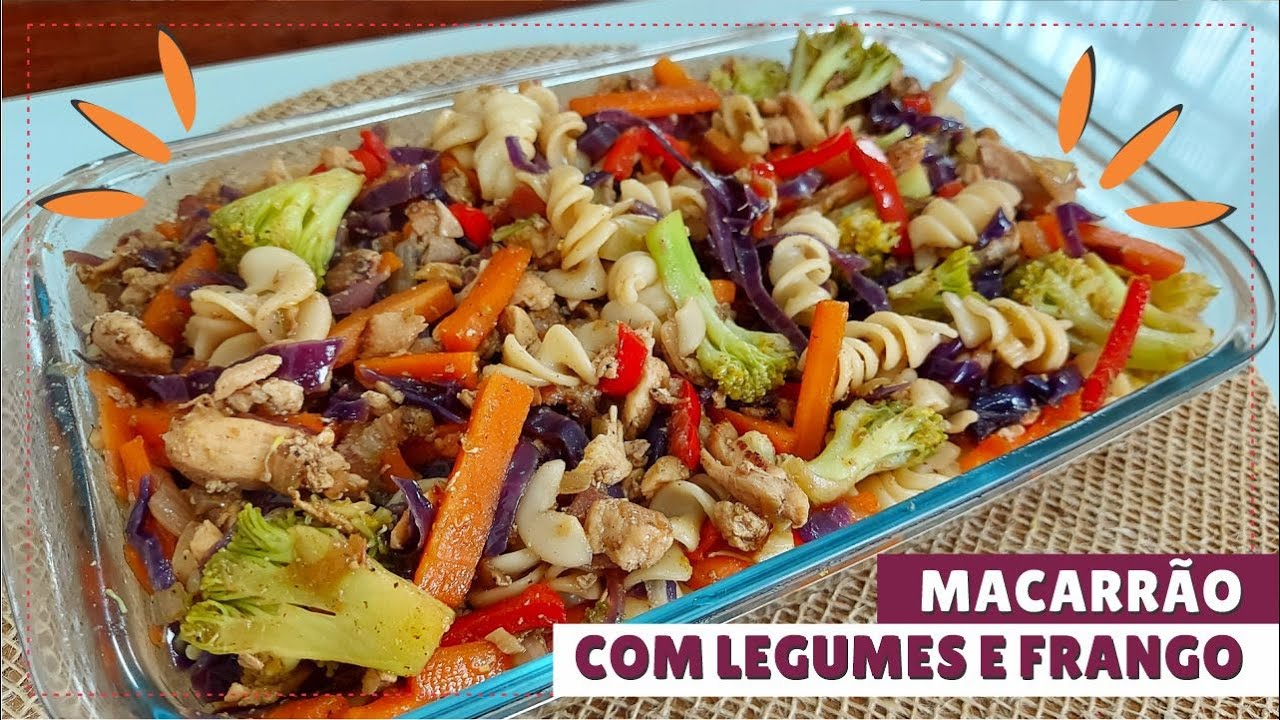 Macarrão com frango e legumes