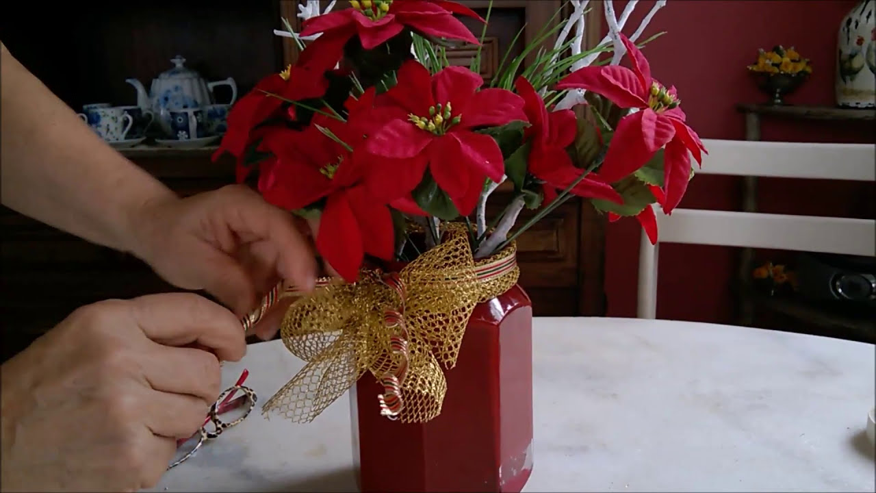 Arranjo de Natal com vidro reciclado e flores