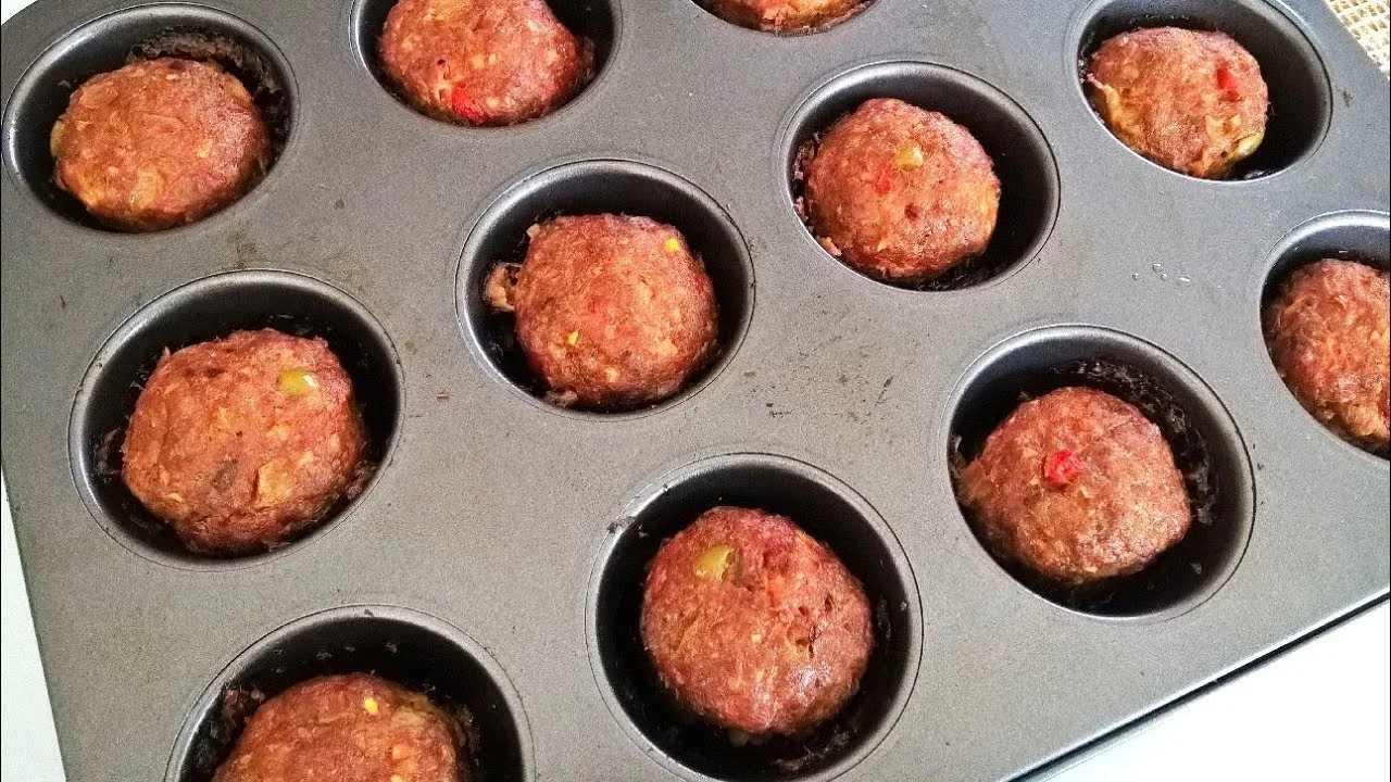 Bolinho de carne moída assado