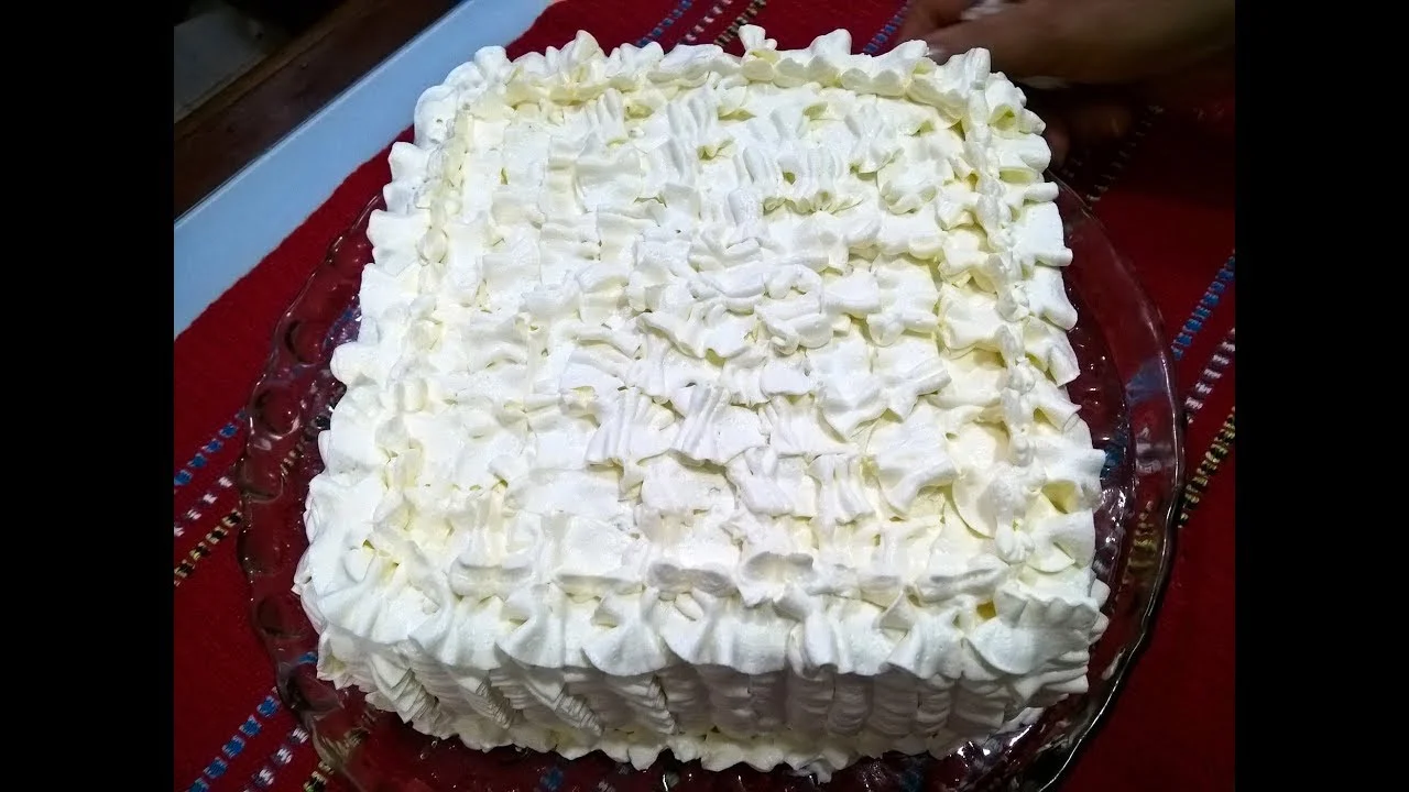 Bolo de Aniversario Simples: Recheio Perfeito e Glacê Rápido