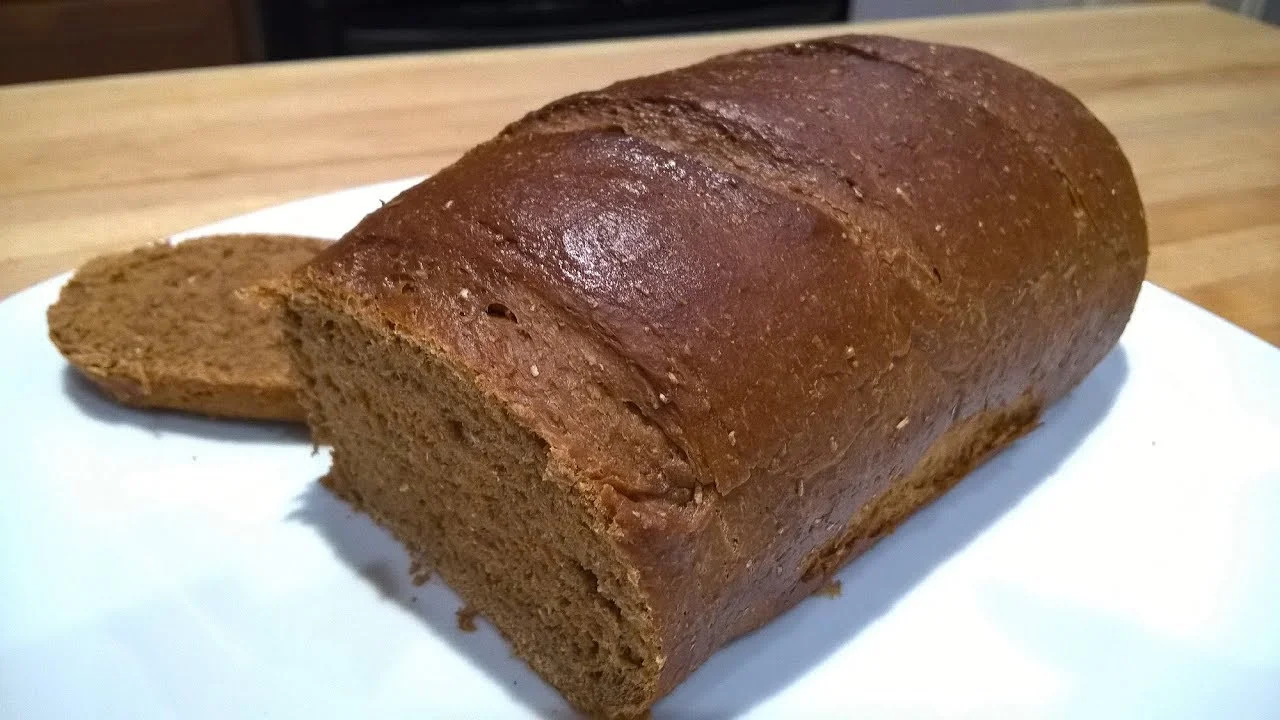 Pão australiano caseiro: cacau, melado e maciez