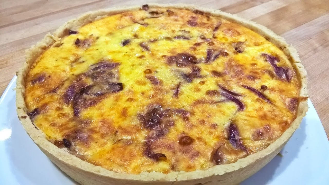 Receita de Torta de Cebola com Queijo e Bacon