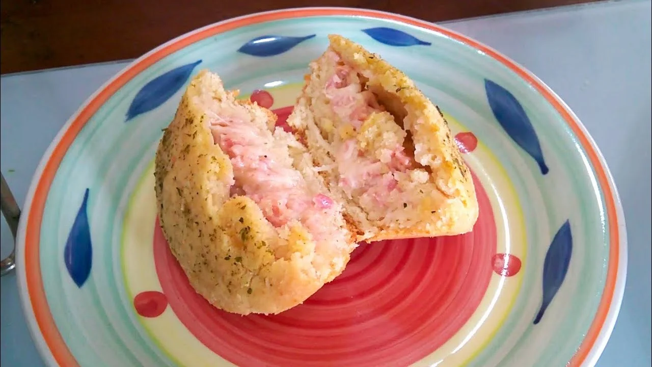 Tortinha Salgada com Queijo e Lombinho Canadense
