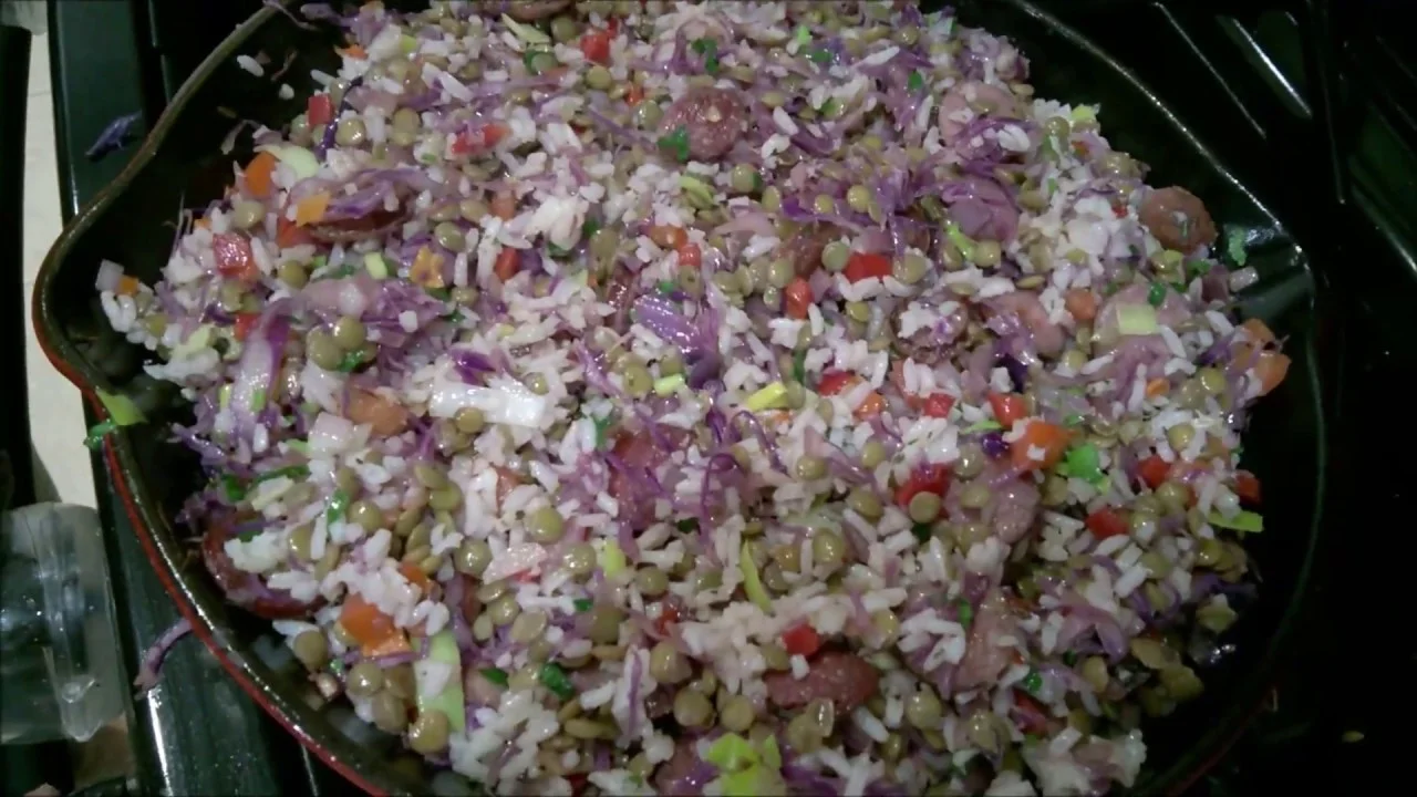 arroz com linguiça e repolho roxo