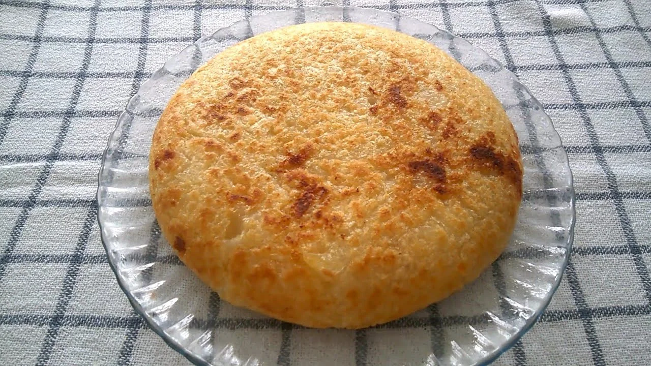 Bolo de Mandioca na Frigideira Recheada Com Frango e Queijo