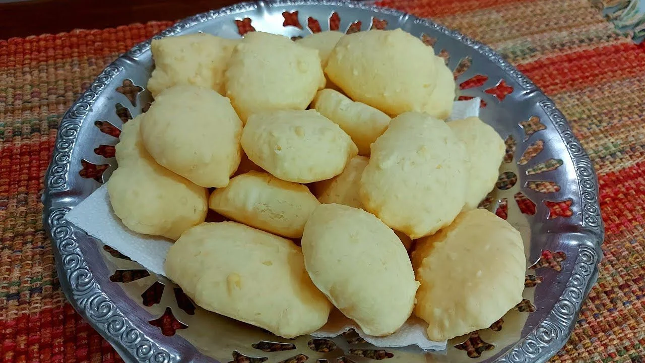 Pão de Queijo com Mandioca Cozida
