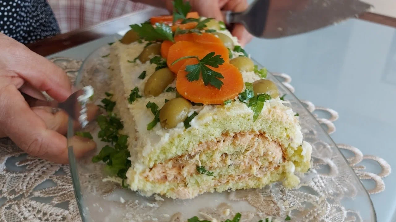 Rocambole Salgado de Flocão de Arroz com Recheio de Frango