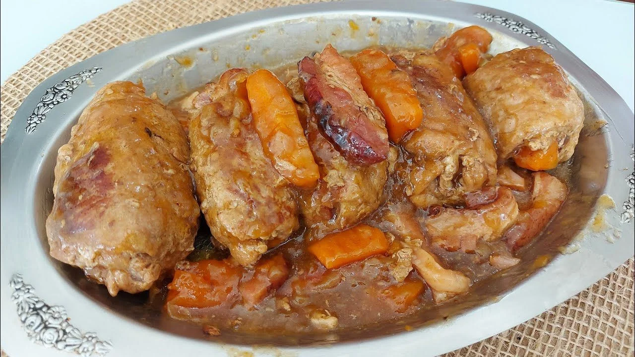 Filé Mignon Suíno à Rolê com Bacon e Cenoura