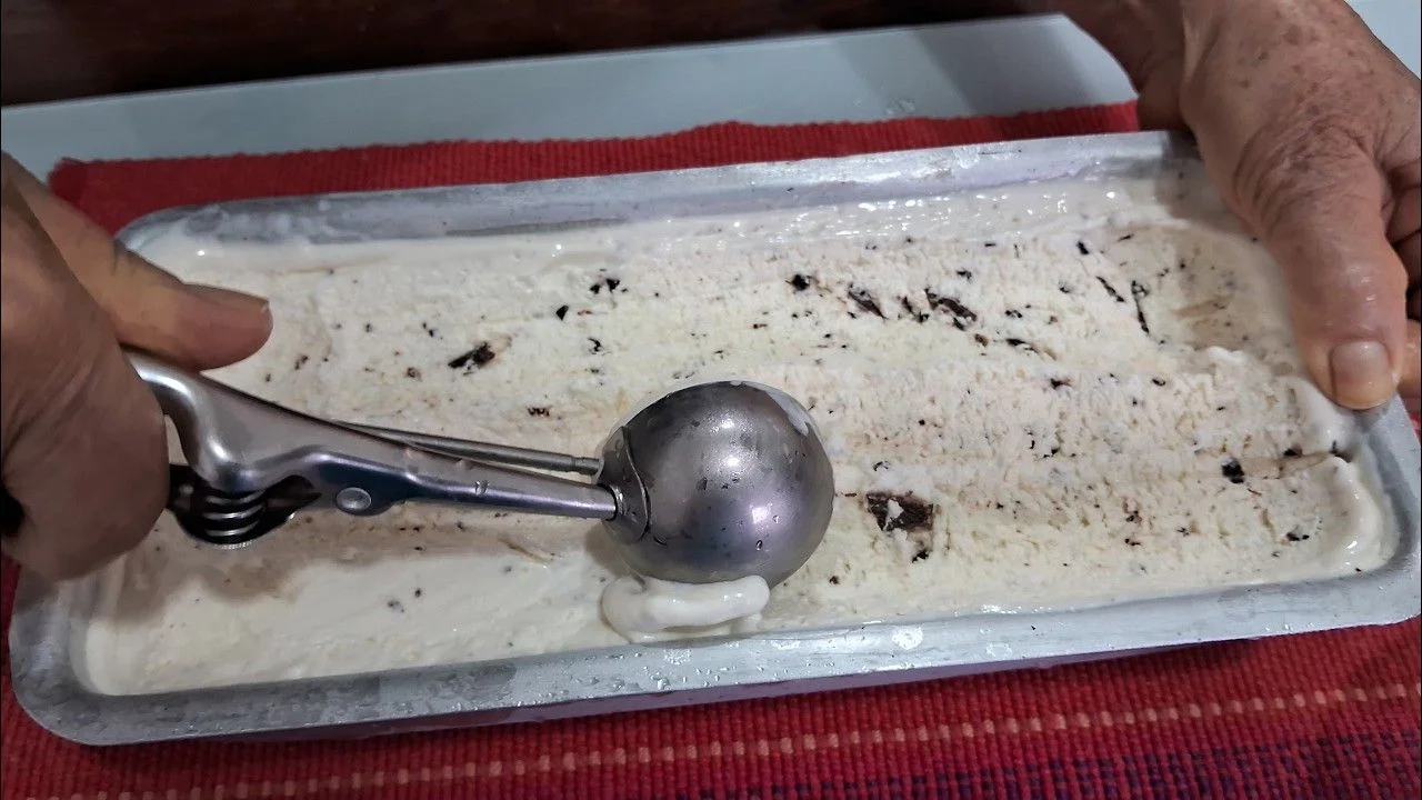 Sorvete de Coco com Chocolate Cremoso
