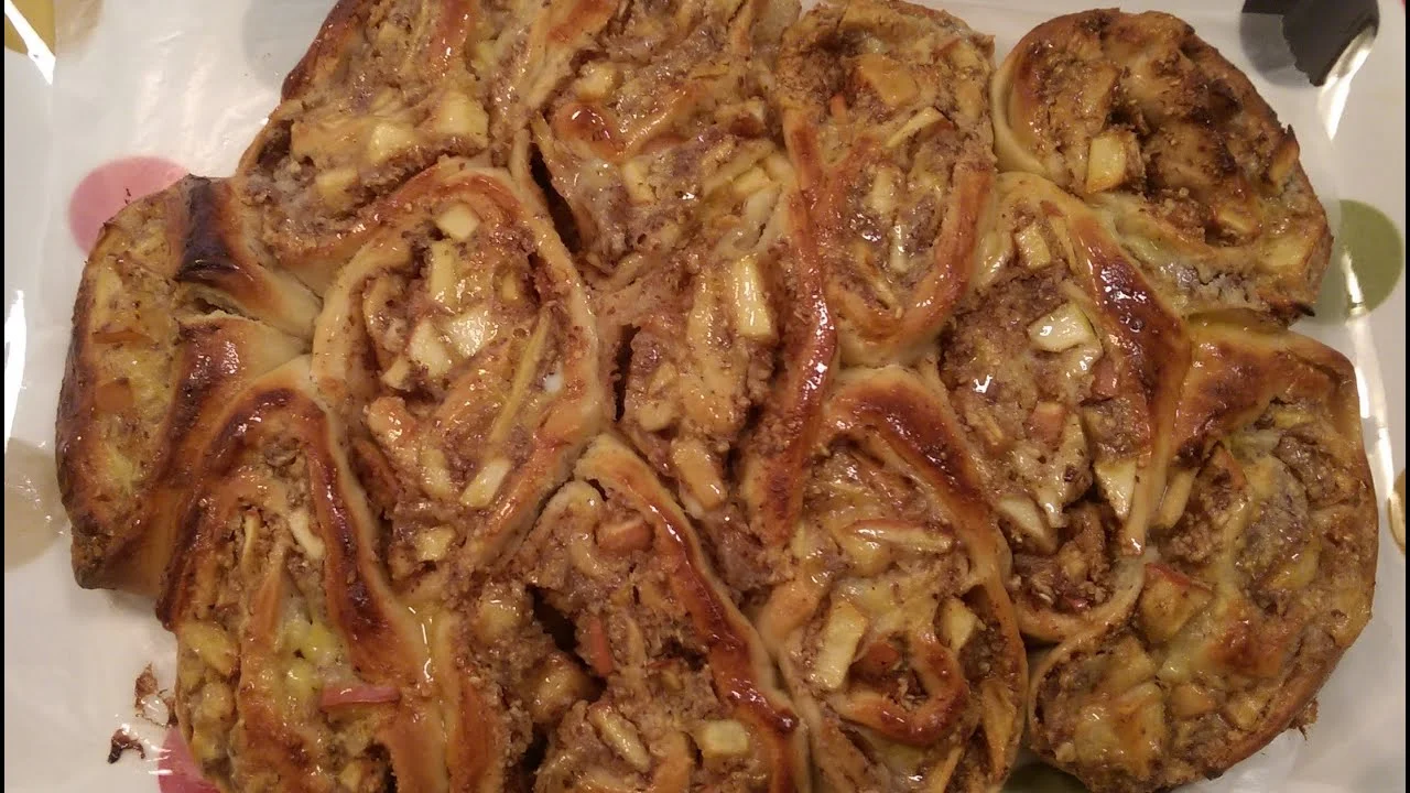 Rosca de Maçã com Creme de Confeiteiro