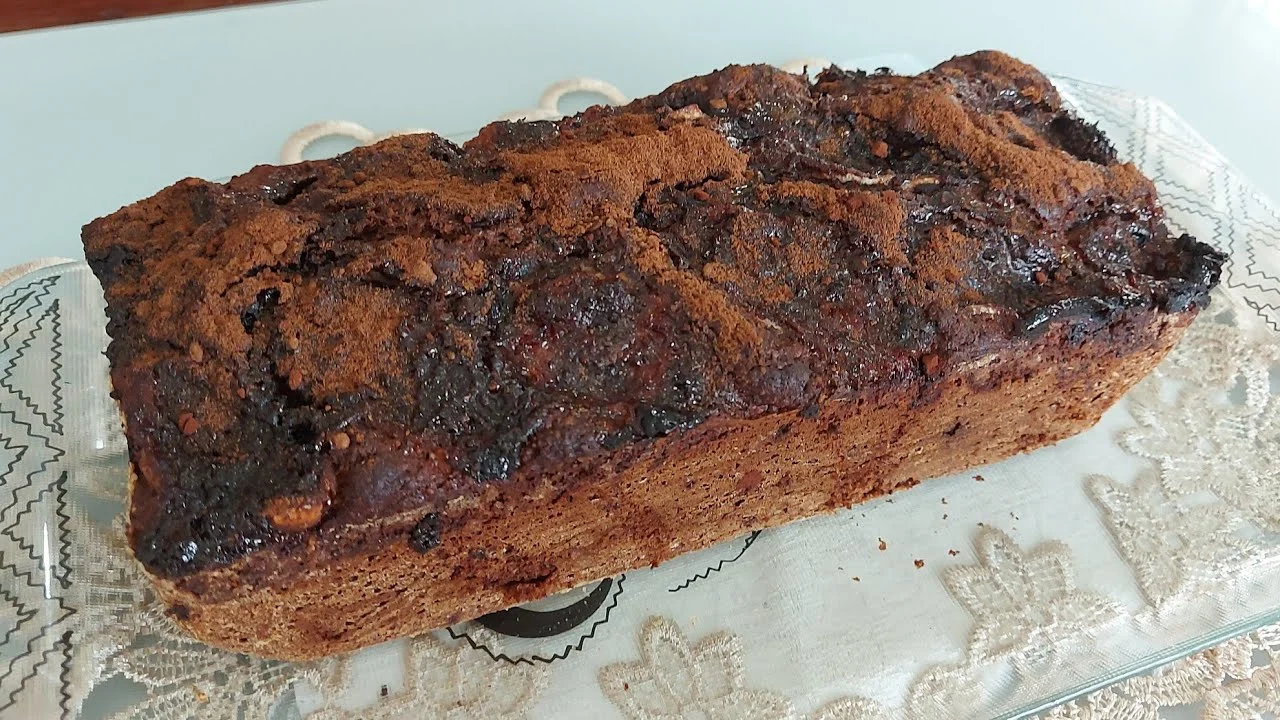 Bolo de banana com cacau e farinha integral