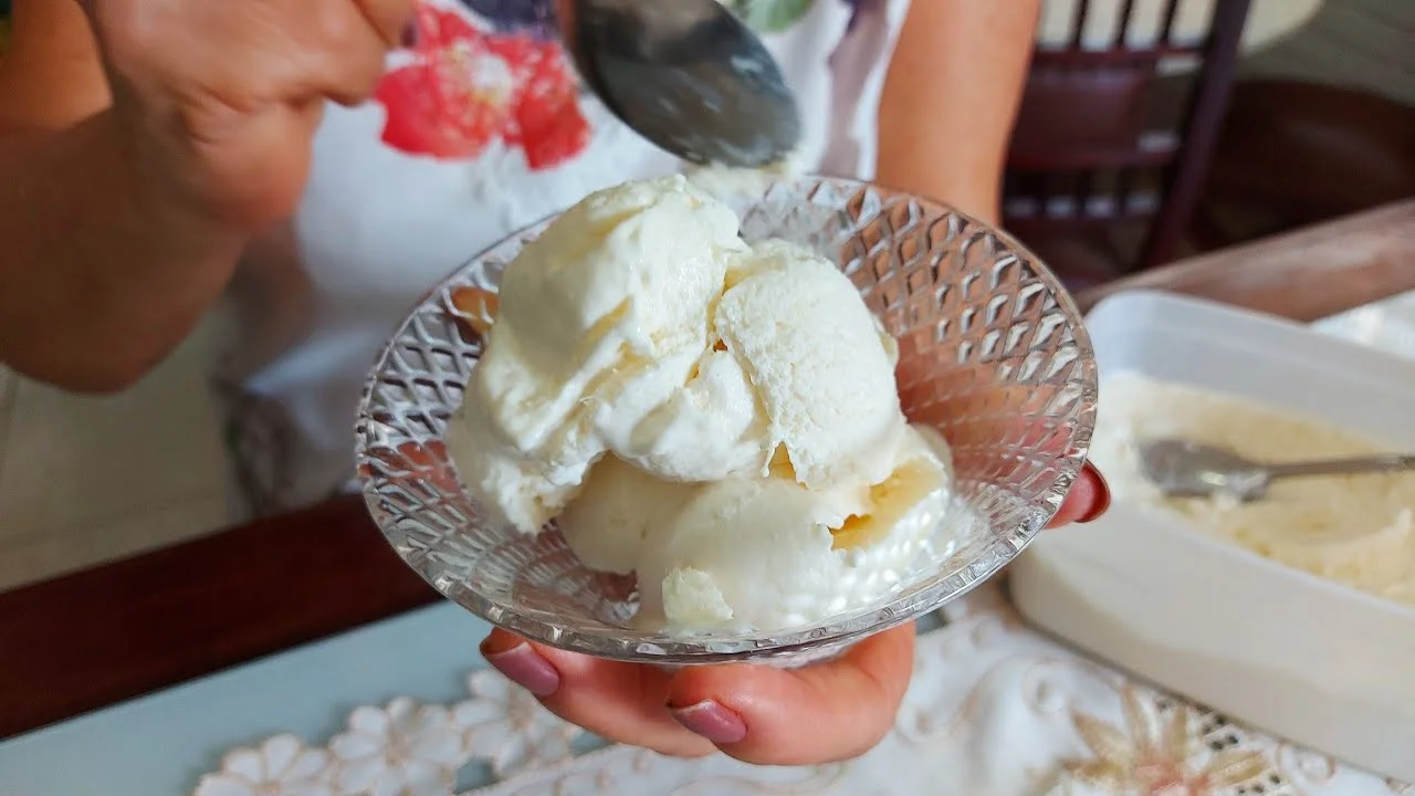sorvete de abacaxi com coco cremoso