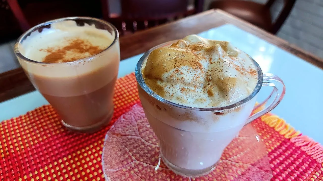 Esse café cremoso gelado parece de cafeteria