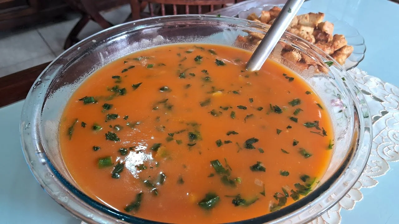 Sopa Cremosa de Legumes com Frango Fácil