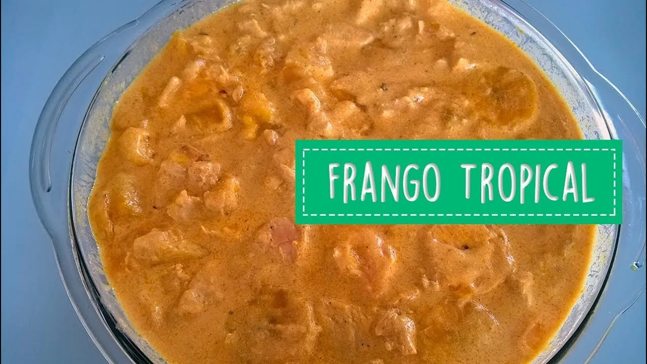 Frango tropical com frutas em molho cremoso, ideal para o Natal